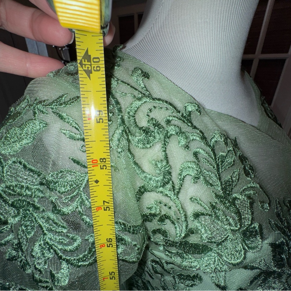 Miss Veil mint green lace and chiffon floor-length formal gown size 12 - Picture 12 of 16
